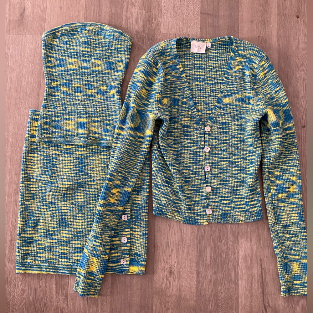 NWOT VERY FLATTERING SET (tube top, skirt, fitting stretch cardi) 💙🧵